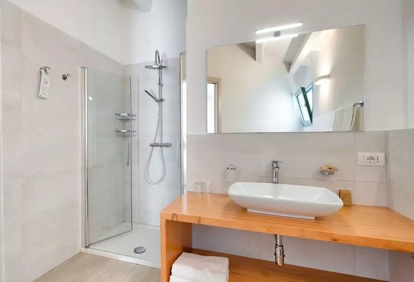 اتاق لوکس با چشم‌انداز استخر, Park Hotel Asinara