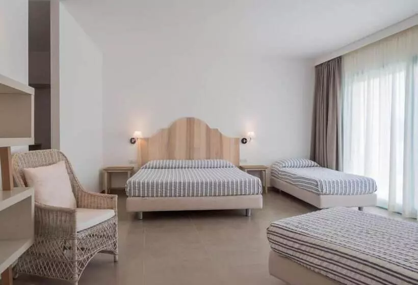اتاق لوکس با چشم‌انداز استخر, Park Hotel Asinara