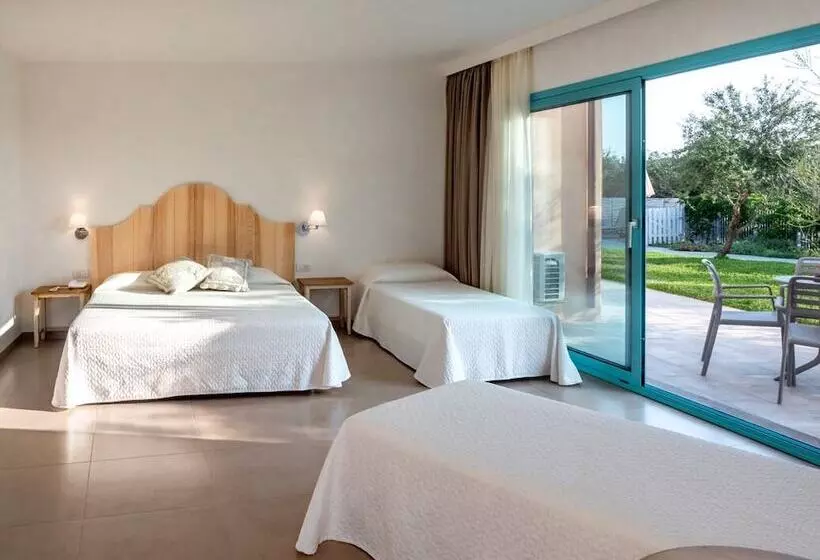 اتاق لوکس با چشم‌انداز استخر, Park Hotel Asinara