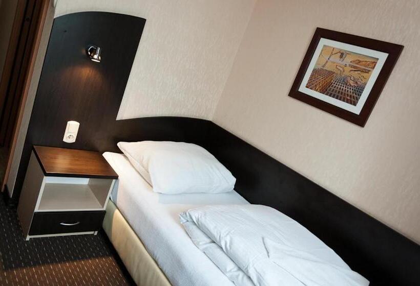 اتاق استاندارد یک نفره, Pomorski