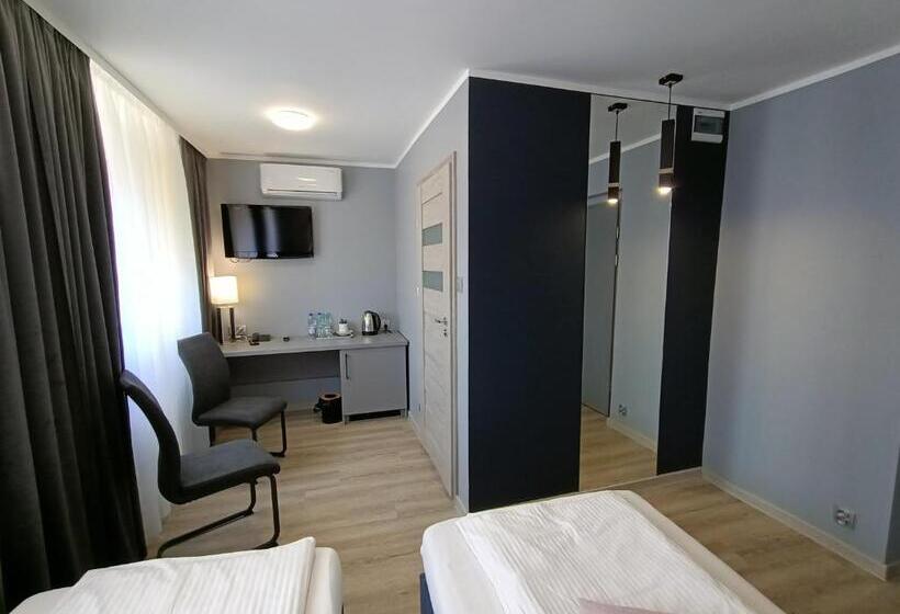 اتاق لوکس, Pomorski