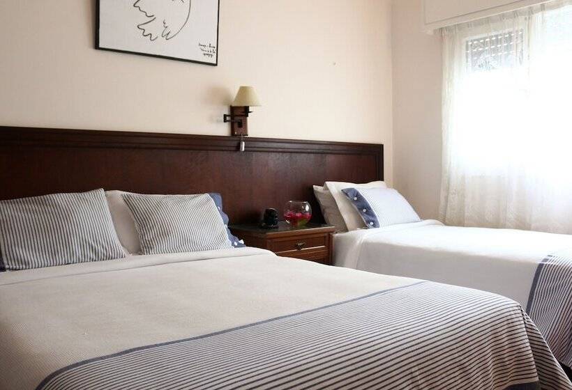 חדר סטנדרט לשלושה, San Martin