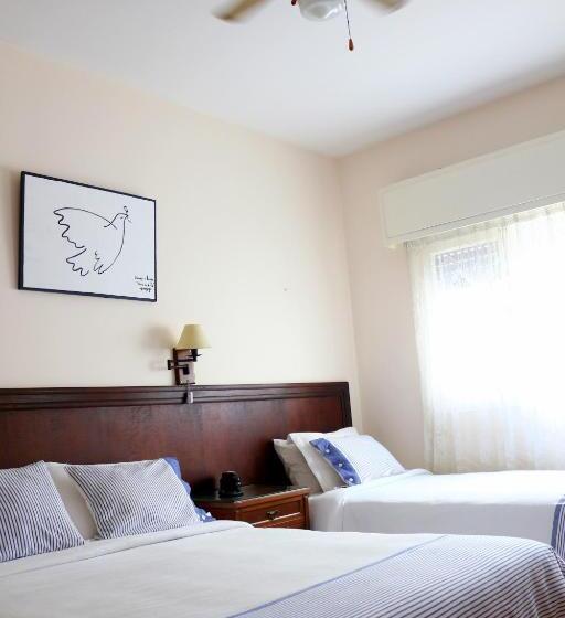 חדר סטנדרט לשלושה, San Martin