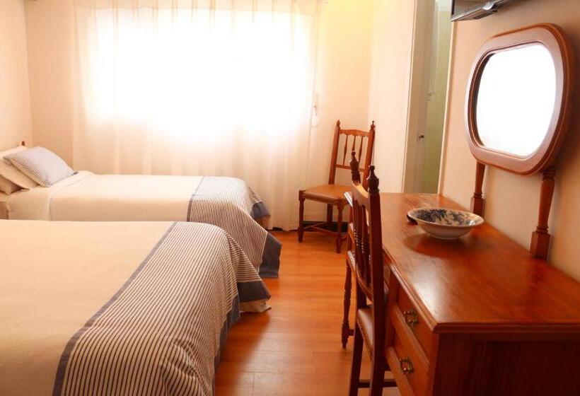 חדר סופריור לשלושה, San Martin