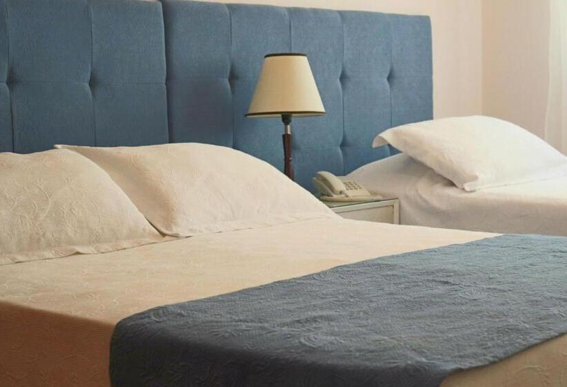 חדר סופריור לשלושה, San Martin