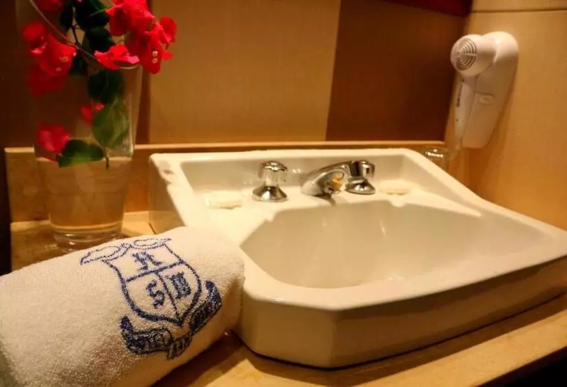 スーペリアの４人部屋, San Martin