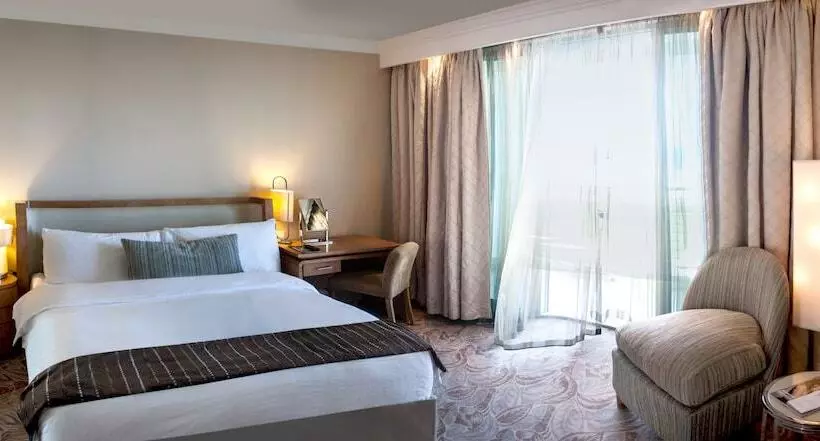 エクゼクティブルーム, Suncoast Hotel & Towers