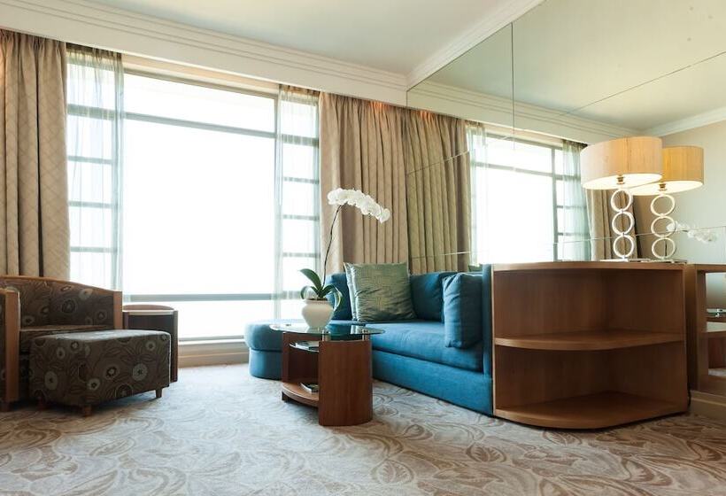 جناح ديلوكس, Suncoast Hotel & Towers