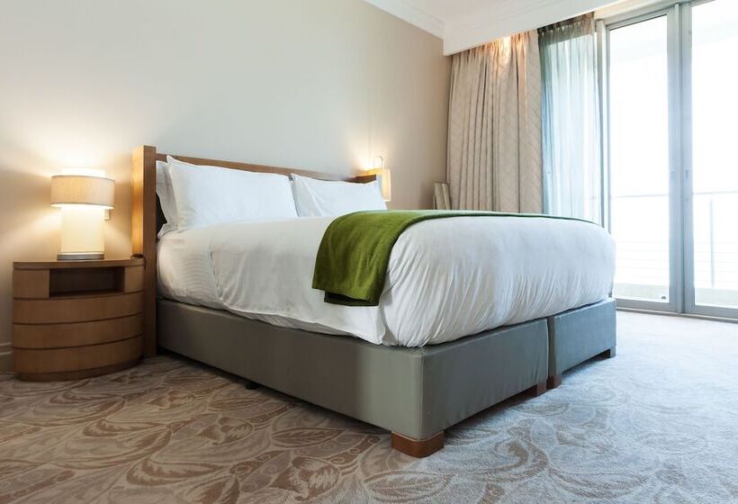 جناح ديلوكس, Suncoast Hotel & Towers