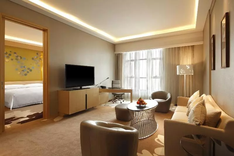 デラックススイート, Suncoast Hotel & Towers