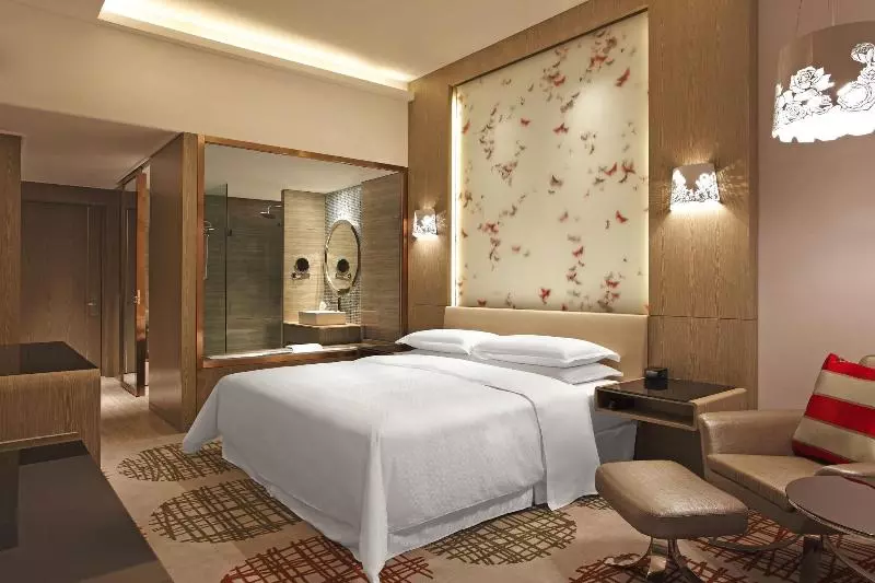 デラックススイート, Suncoast Hotel & Towers