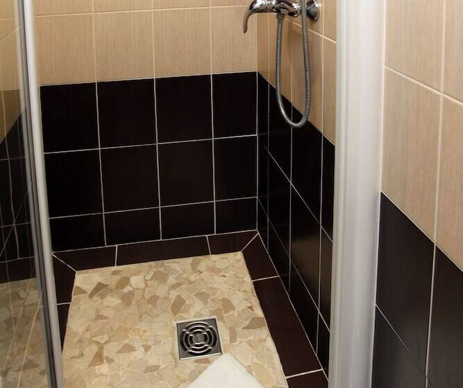 スタンダードルーム, Trocadero