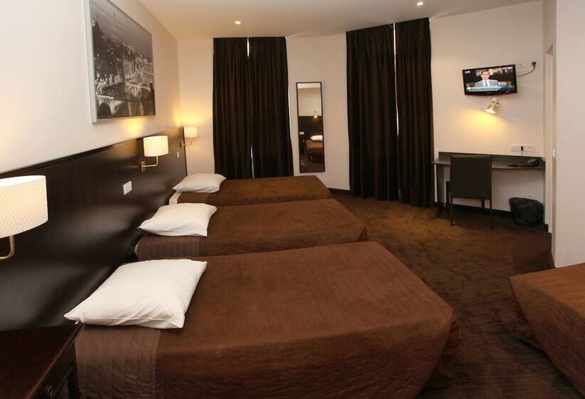 スタンダード４人部屋, Trocadero