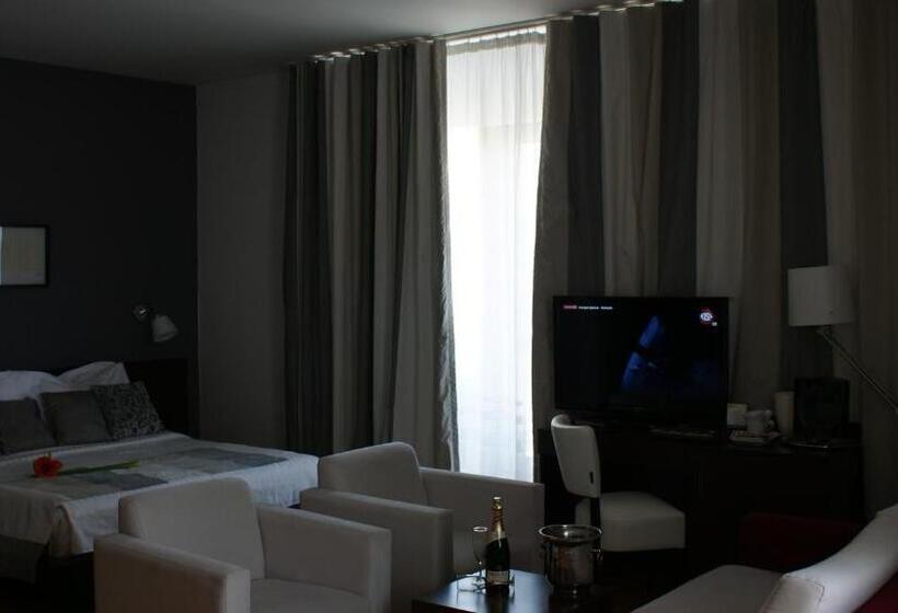 سوییت جونیور, Unique Boutique