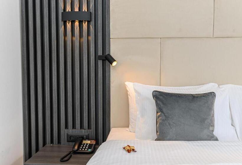 سوییت جونیور, Unique Boutique