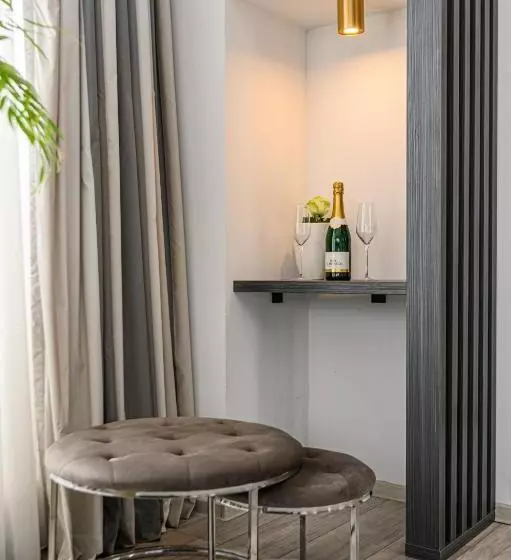 سوییت جونیور, Unique Boutique