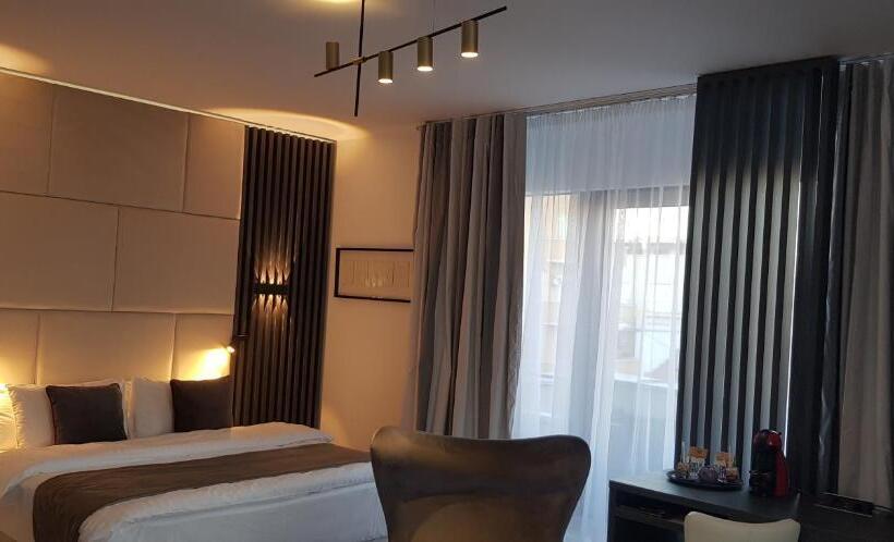 سوییت جونیور, Unique Boutique