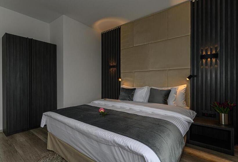 سوییت جونیور, Unique Boutique