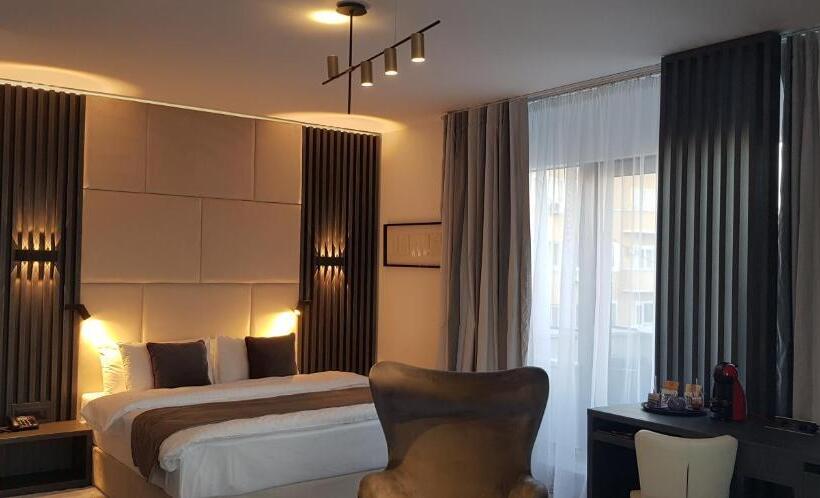 سوییت جونیور, Unique Boutique