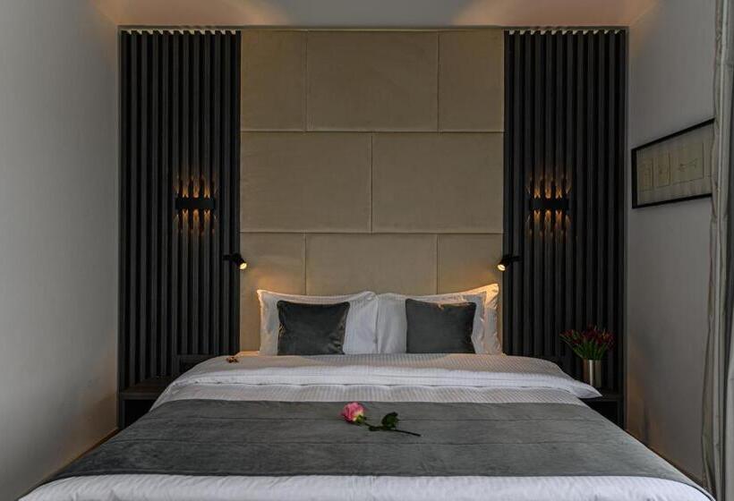 سوییت جونیور, Unique Boutique