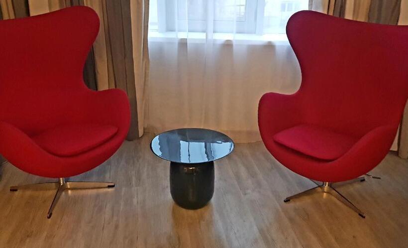 اتاق اجرایی, Unique Boutique