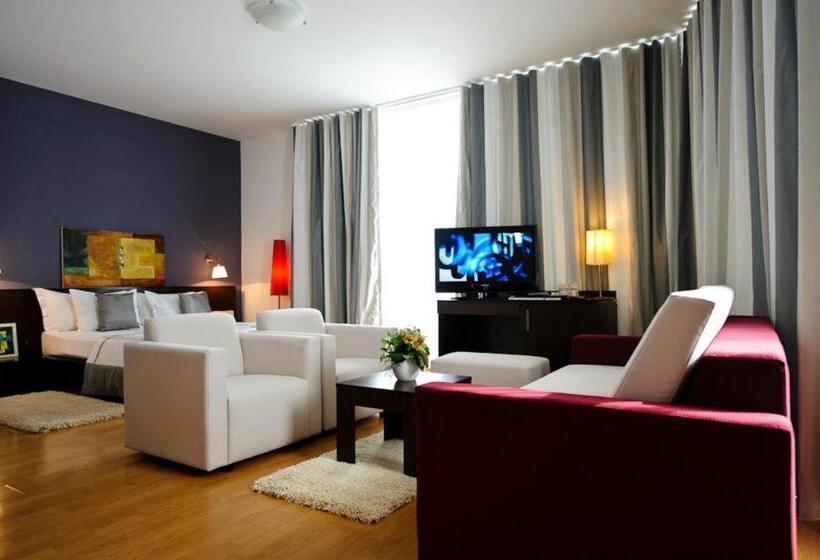 سوییت جونیور, Unique Boutique