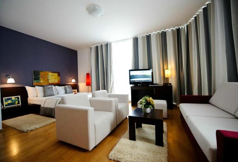 سوییت جونیور, Unique Boutique