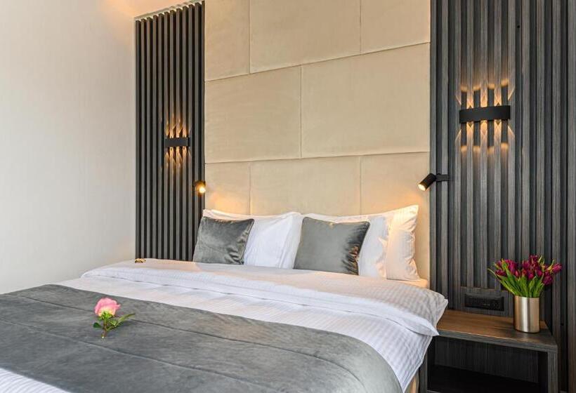 سوییت جونیور, Unique Boutique