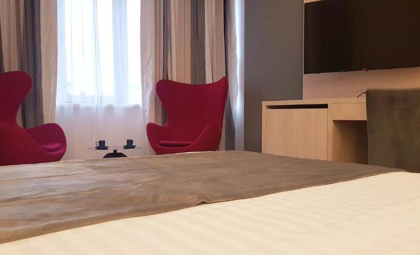 اتاق اجرایی, Unique Boutique