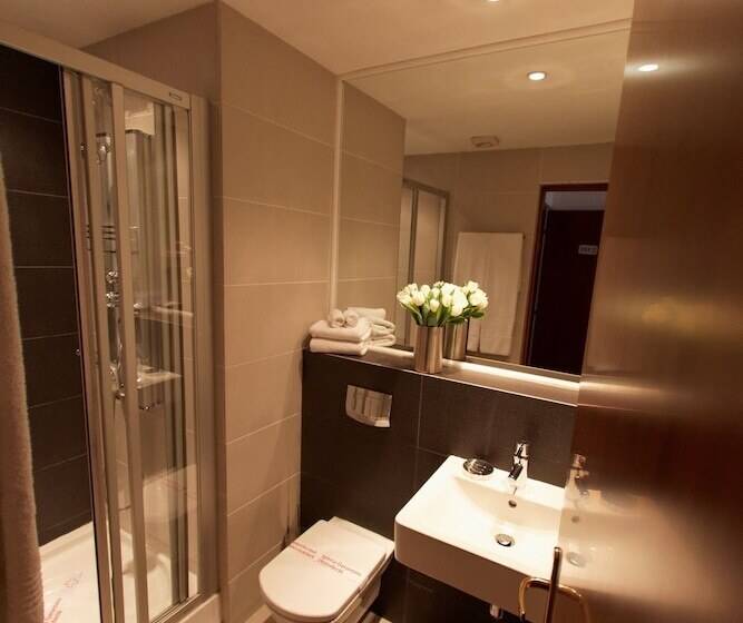 اتاق اجرایی, Unique Boutique