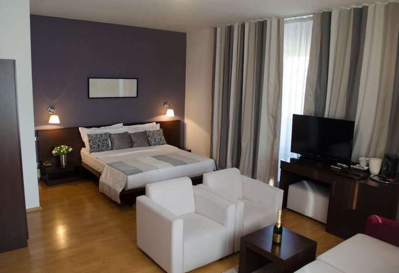 اتاق اجرایی, Unique Boutique