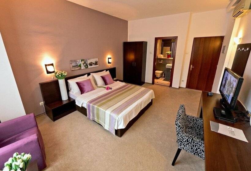 اتاق اجرایی, Unique Boutique