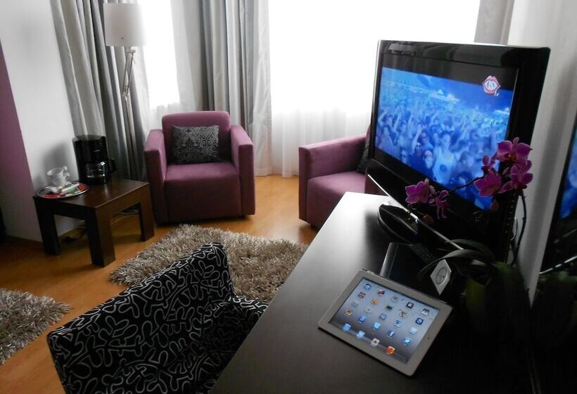 اتاق اجرایی, Unique Boutique