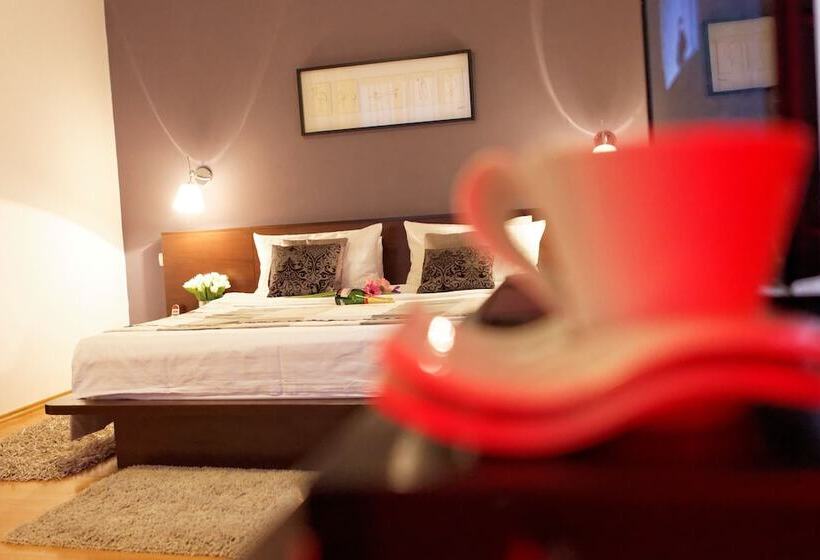 سوییت جونیور, Unique Boutique