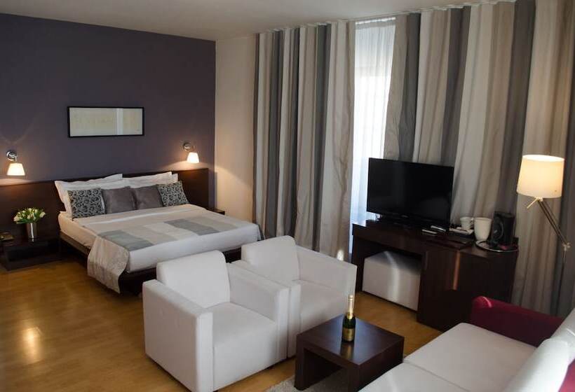 سوییت جونیور, Unique Boutique