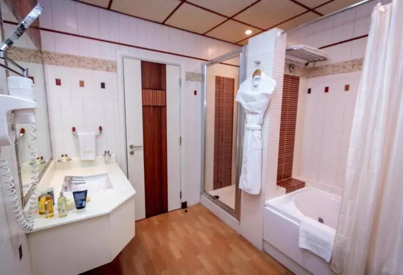 3 Bedroom Suite, City Center Hotel