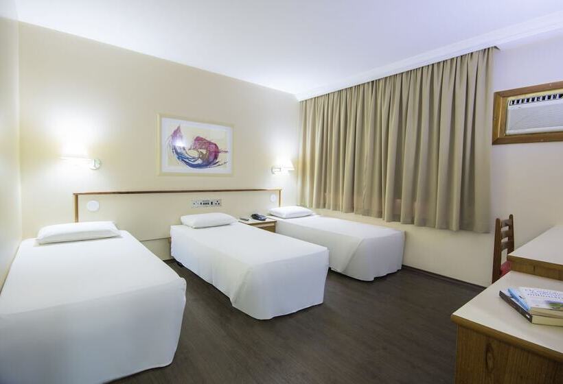 Номер Стандарт Трехместный, Dan Inn Sorocaba