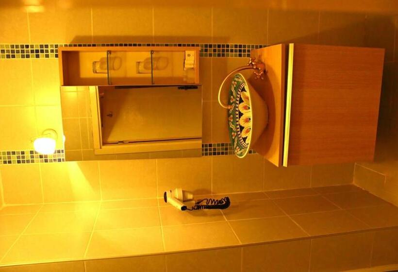 スタンダードトリプルルーム, Divas