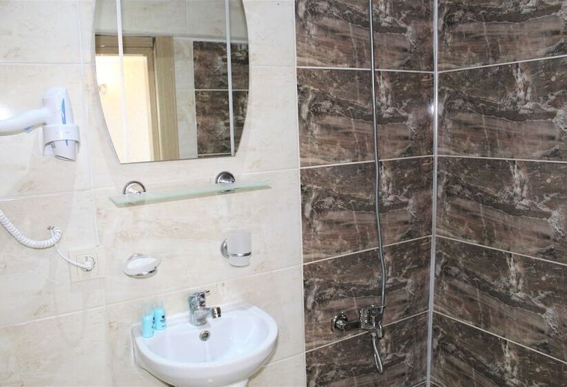 エコノミールーム, Divas