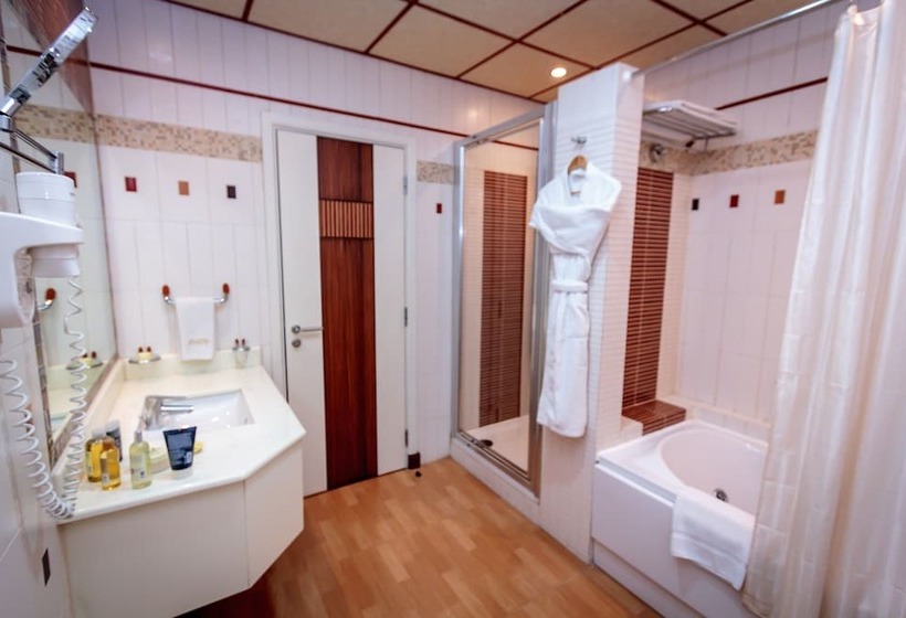 3 Bedroom Suite, City Center Hotel