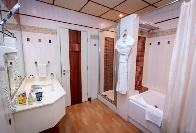 3 Bedroom Suite, City Center Hotel