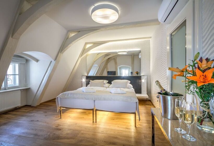 디럭스 룸, Golden Star