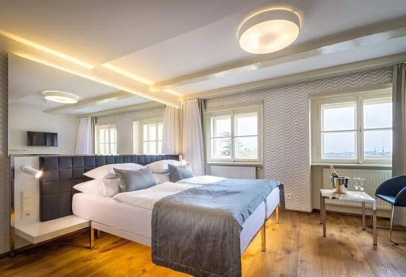 Deluxe-huone, Golden Star