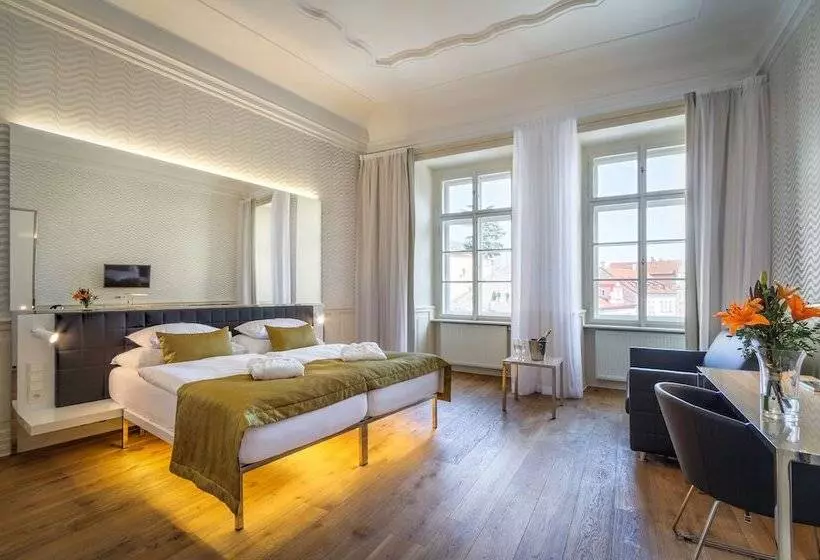Deluxe-huone, Golden Star