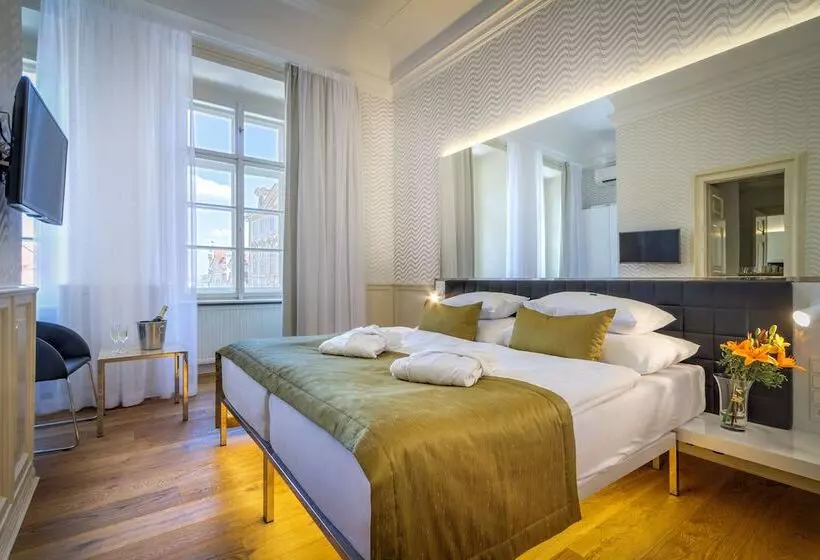 Deluxe Kolmen Hengen Huone, Golden Star