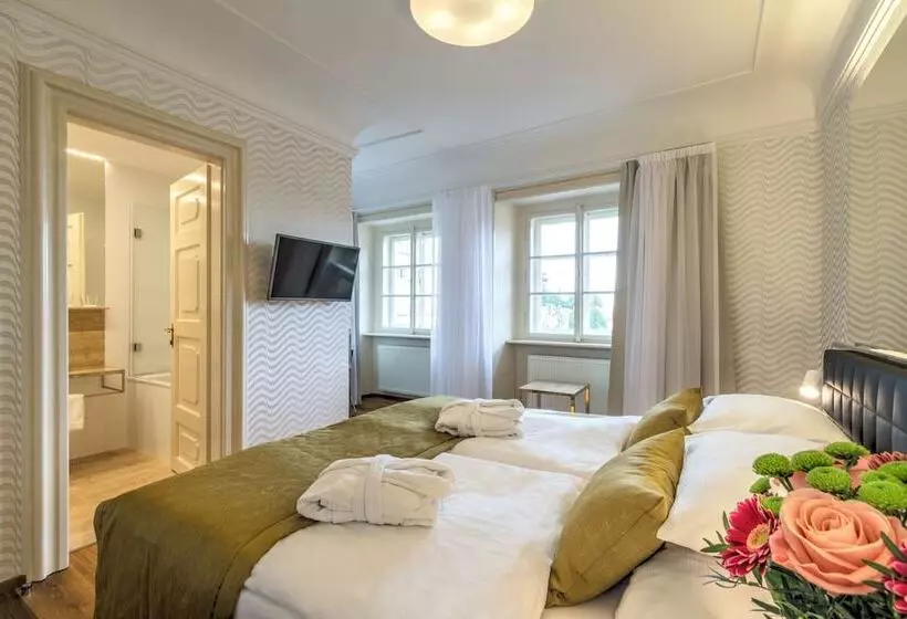 Deluxe Kolmen Hengen Huone, Golden Star