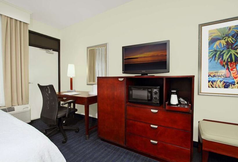 חדר סטנדרט עם מיטת קווין, Hampton Inn Cocoa Beach/cape Canaveral