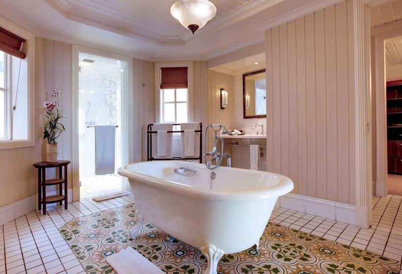 سوییت با چشم‌انداز دریا, Heritage Le Telfair Golf & Wellness Resort