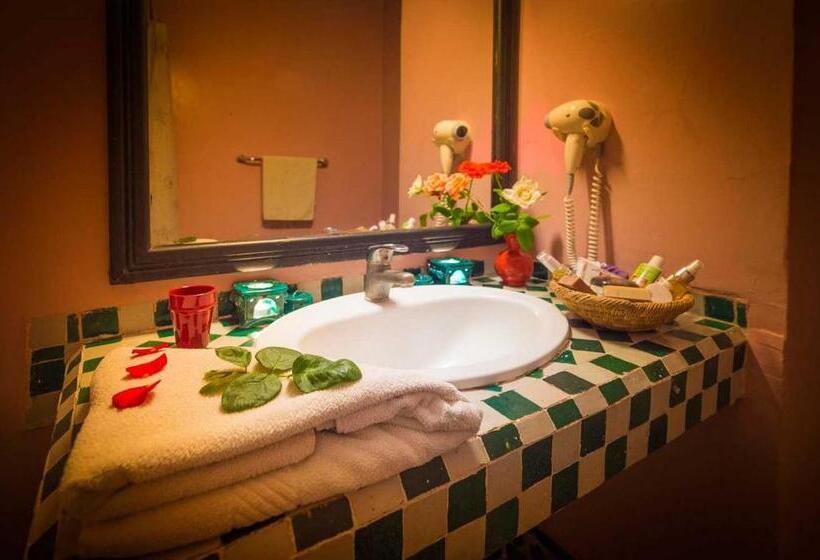 Standard Quadruple Room, Islane