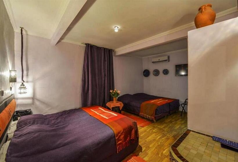 Standard Quadruple Room, Islane